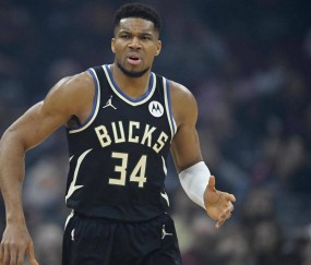 开云体育-字母哥在RNG比赛中势不可挡，战术调整引发热议！的简单介绍