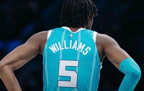 开云-浓眉哥回归赛场，高光表现首场状态亮眼，TL观众沸腾！的简单介绍