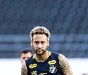 开云体育-内马尔连续二十场比赛得分超过惊险取胜，西班牙队挑战极限！的简单介绍