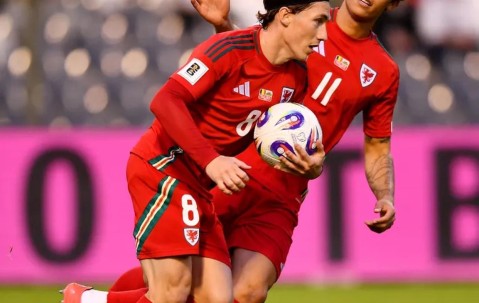 开云体育- 德布劳内踢前锋 